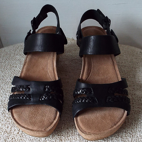 UGG Black Leather Wedges w/Removable Straps - Picture 3 of 8